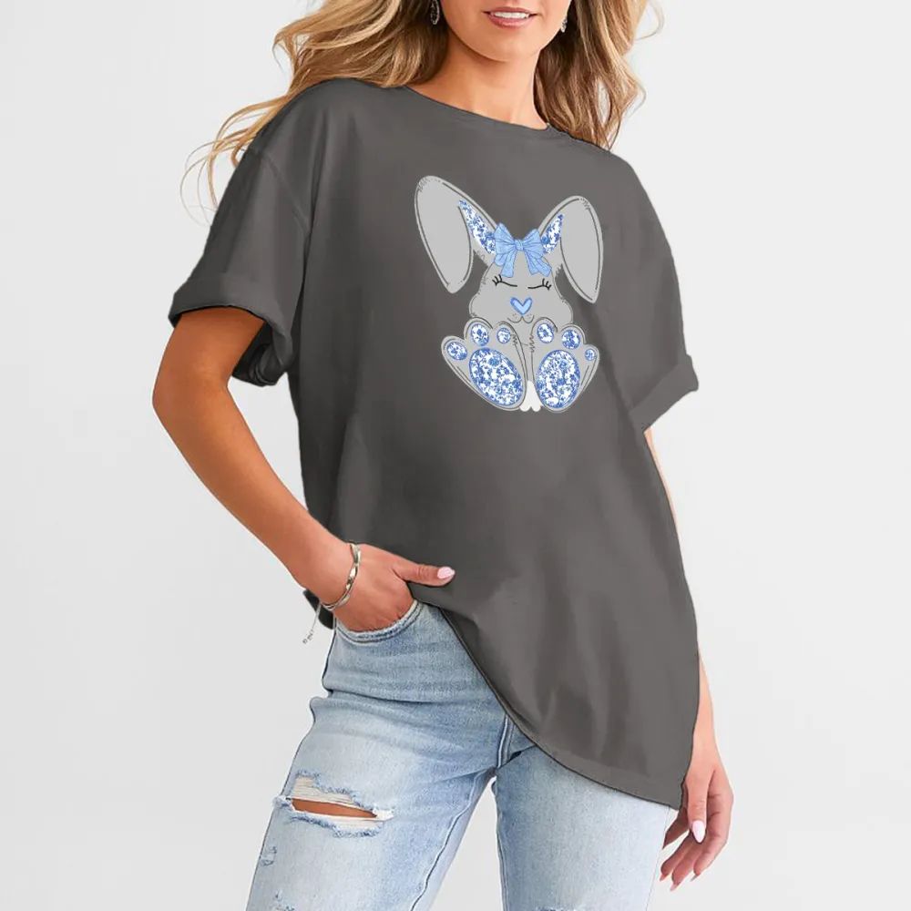 A Cartoon Gray-Blue Rabbit, The Inside Of The Ears, The Bow And The Heart Are Blue, And The Soles Of The Feet Have Blue And White Patterns, Cute, Casual T-Shirt