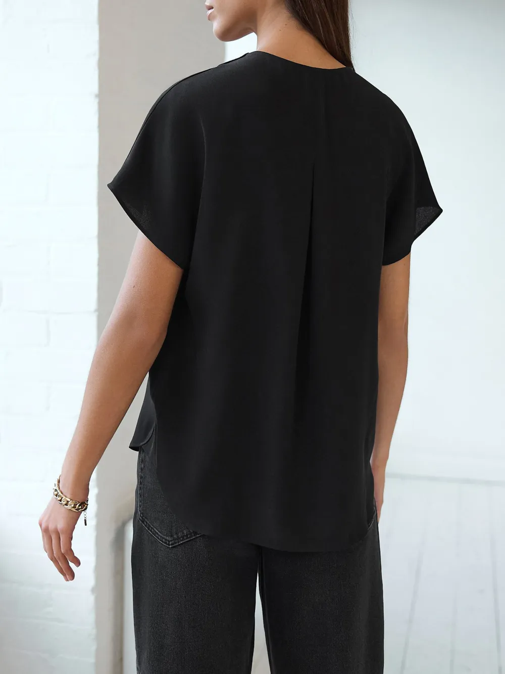 Loose Fit Short Sleeve High Collar V-Neck Shirt