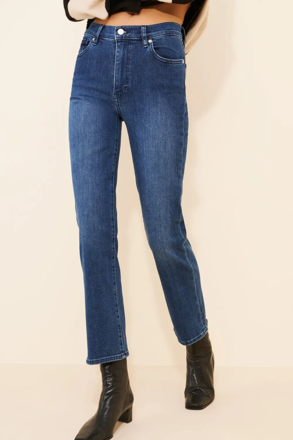 Le Sleek Straight-Leg Jeans