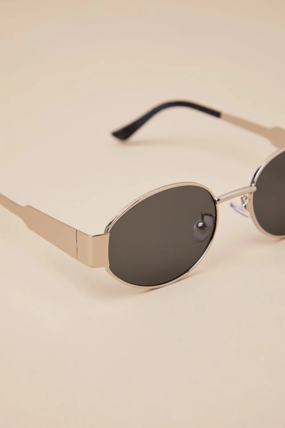 Fashion Shiny Silver And Black Oval Versatile Sunglasses