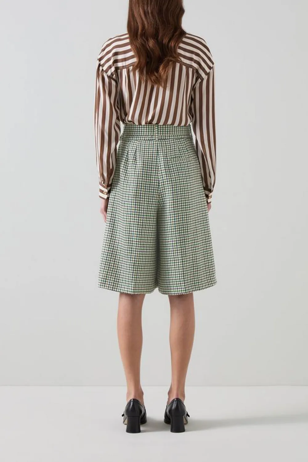 Green Cream Checkered Knee Length Shorts