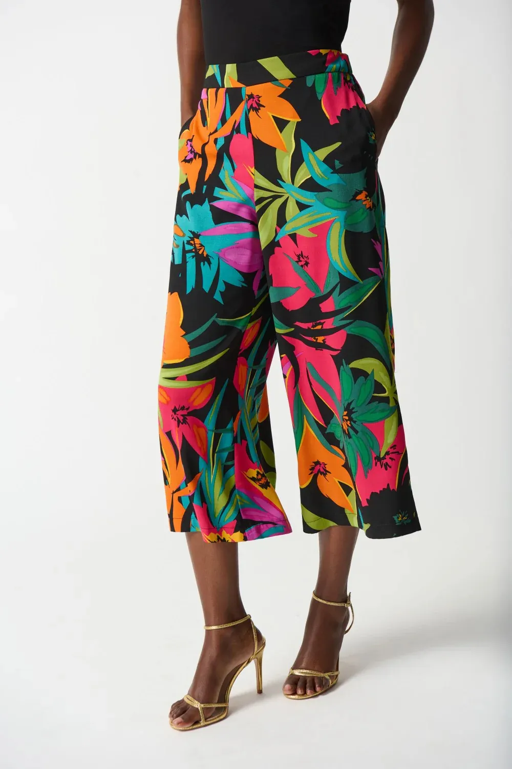 Tropical Print Off - Shoulder Cropped Pants