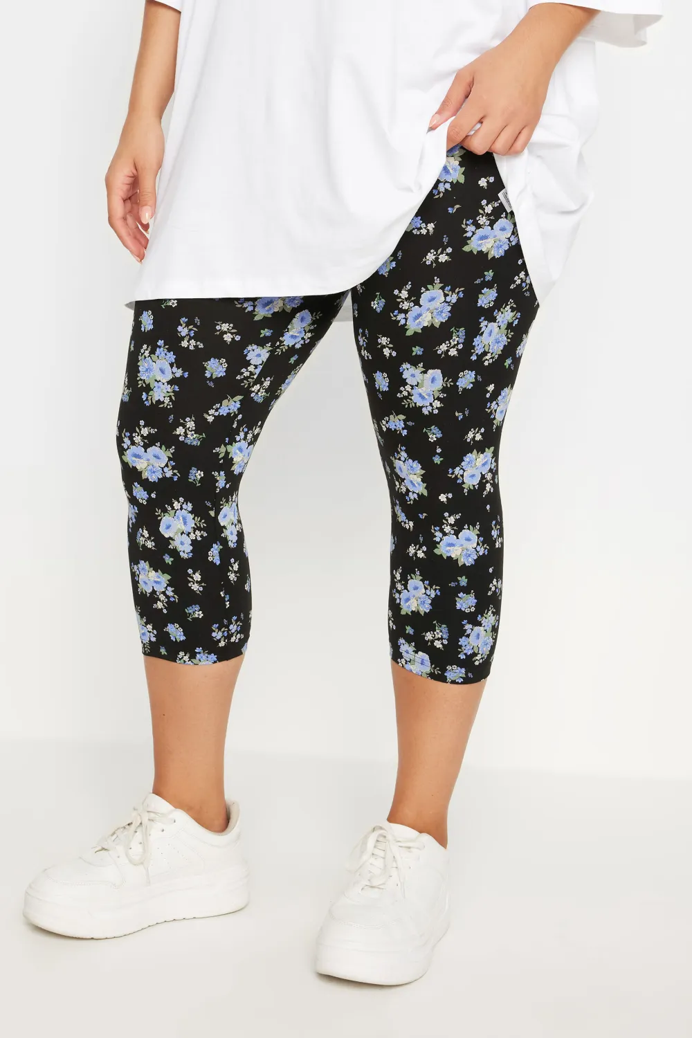 YOURS Curve 2 PACK Black & White Ditsy Floral Print Cropped Leggings