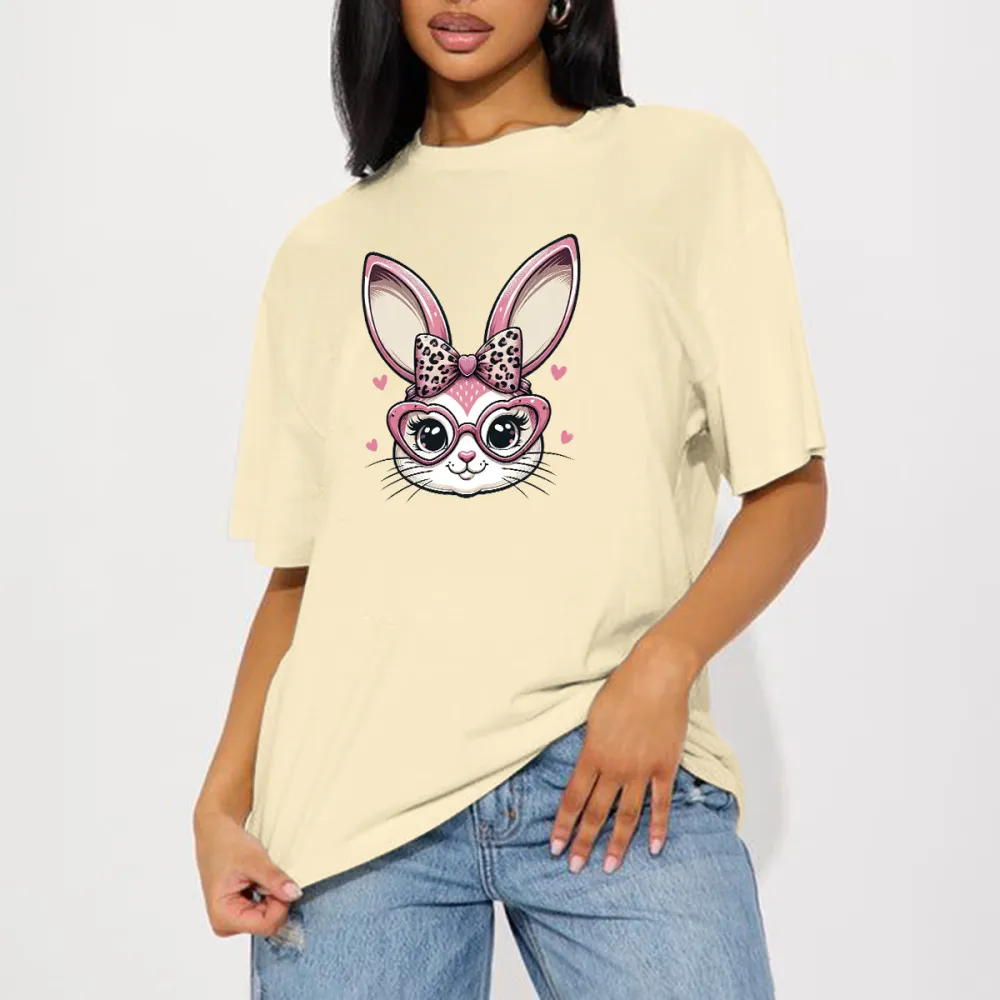 A Cartoon Rabbit Head Pattern, Wearing A Leopard Print Bow And Heart-Shaped Glasses, Surrounded By Pink Hearts. The Overall Style Is Sweet And Cute, A Casual T-Shirt.