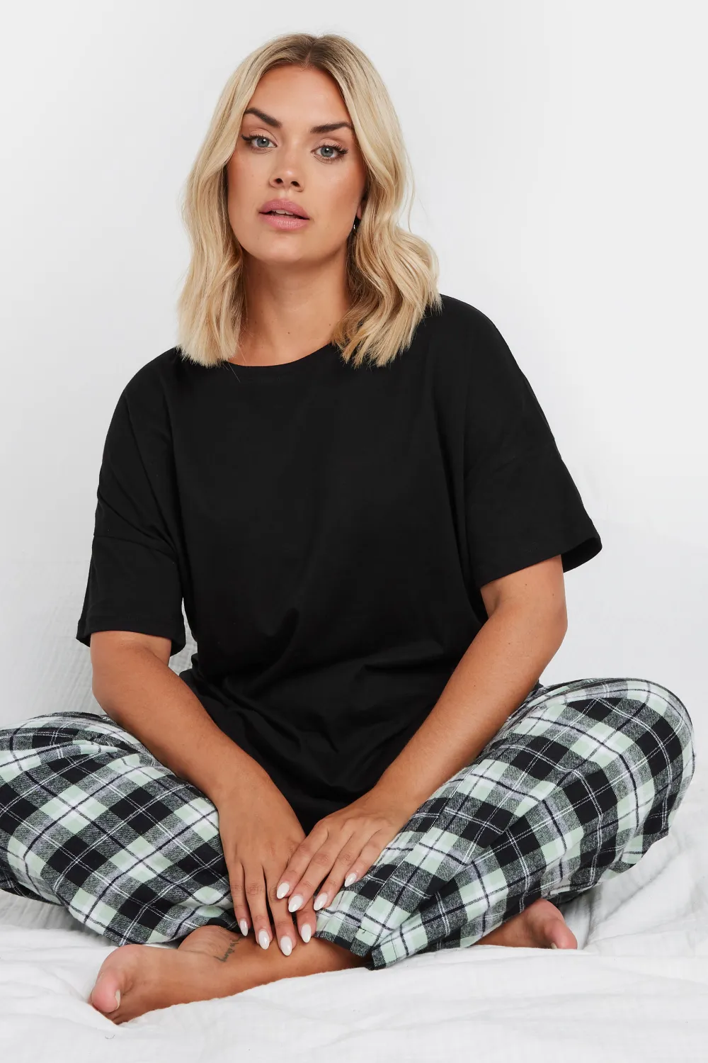 YOURS Curve Black & Green Woven Check Print Pyjama Set