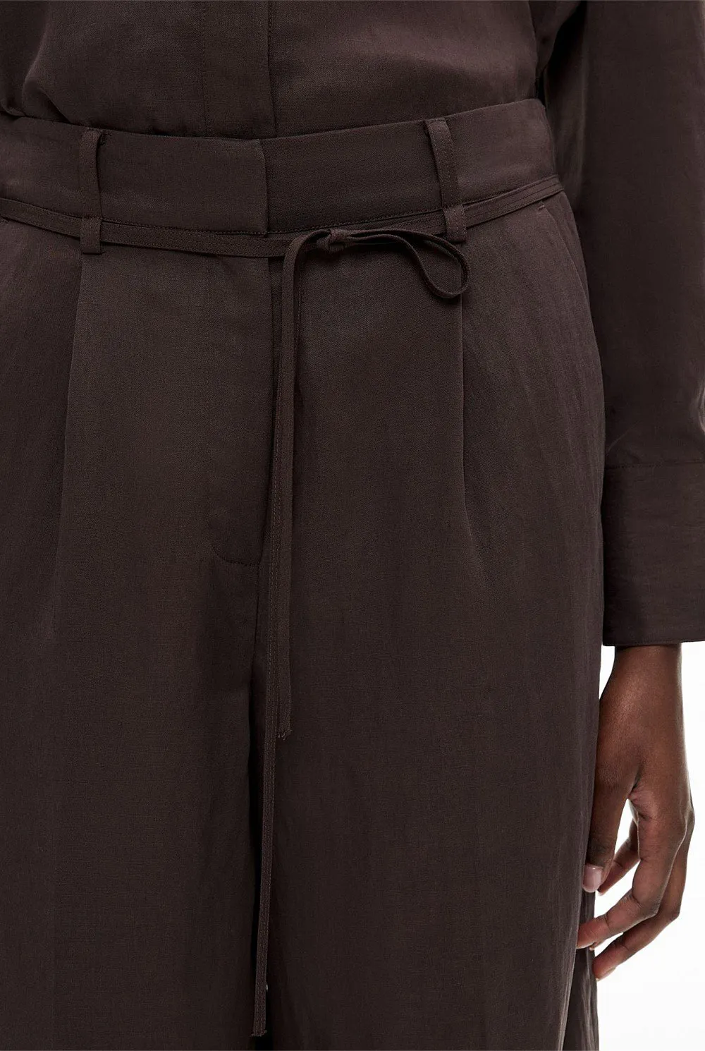 High-Waisted Slimming Wide-Leg Pants With A Belt