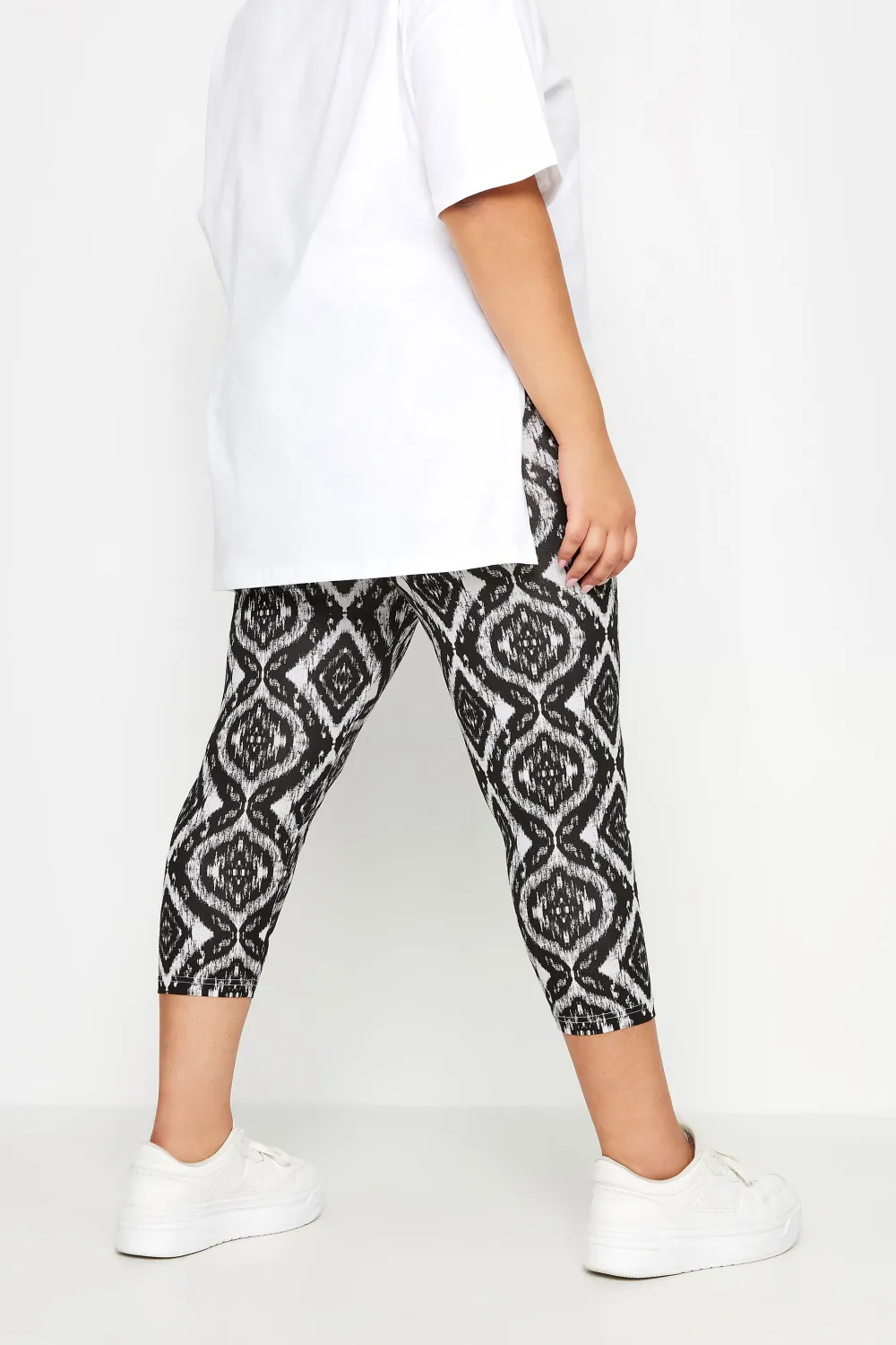 YOURS Curve 2 PACK Black Butterfly Print Cropped Leggings