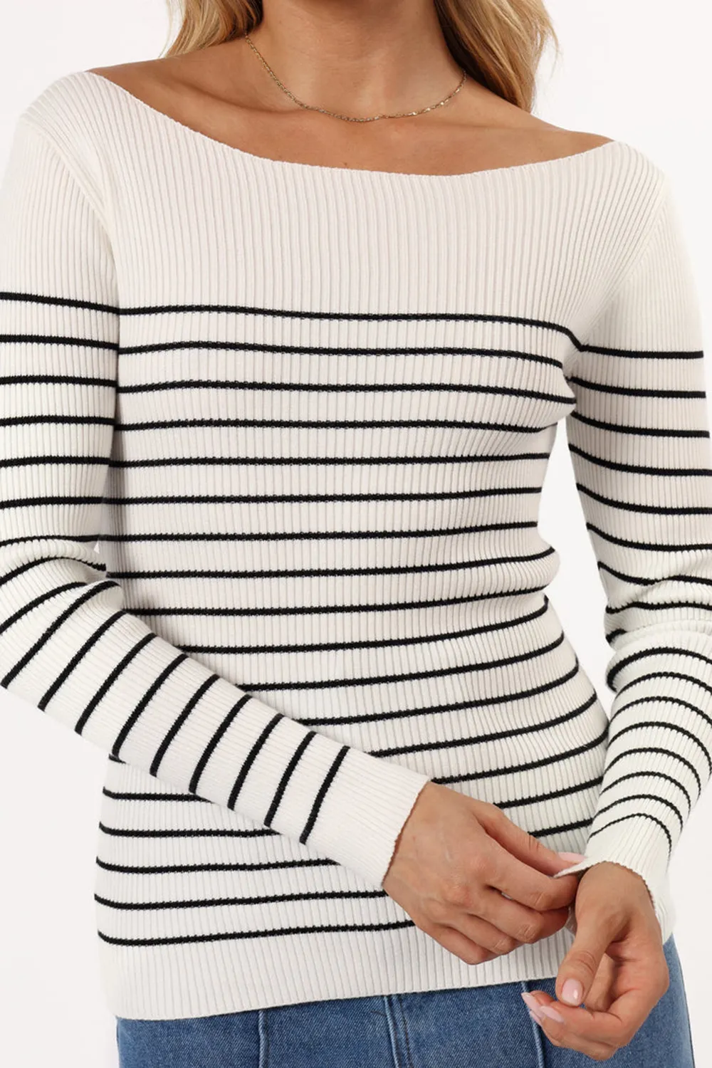 BLACK AND WHITE STRIPES KNIT TOP