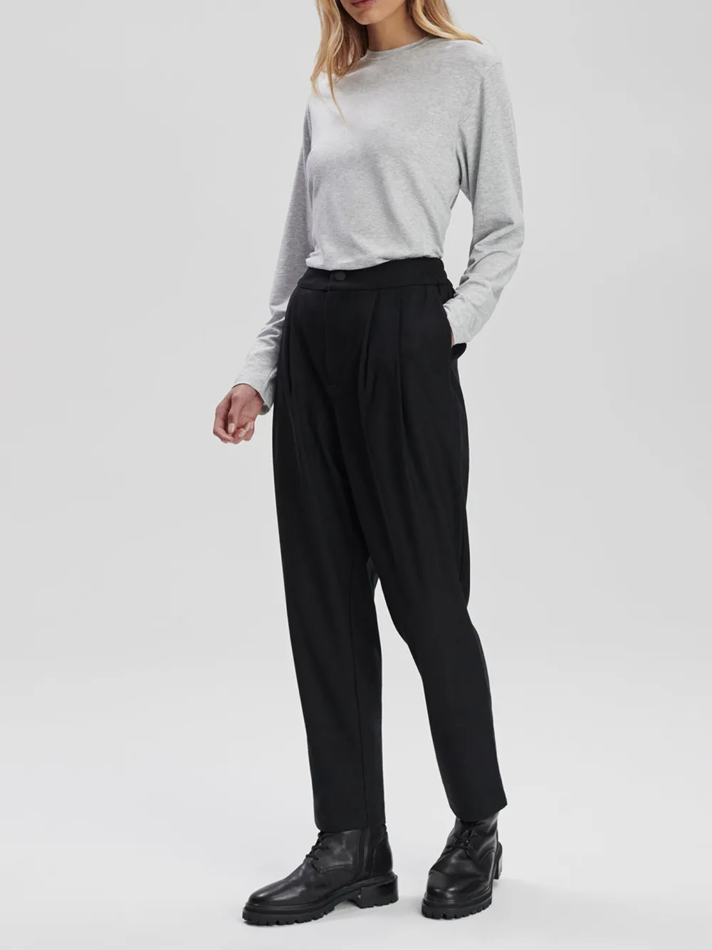 Reg Tapered-Leg Pant 27