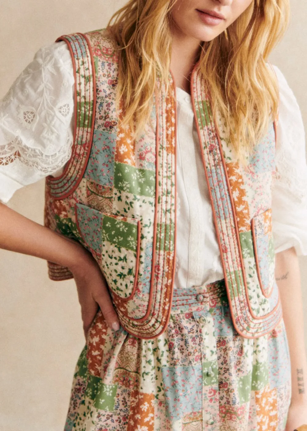 Cropped Sleeveless Printed Quilted Jacket