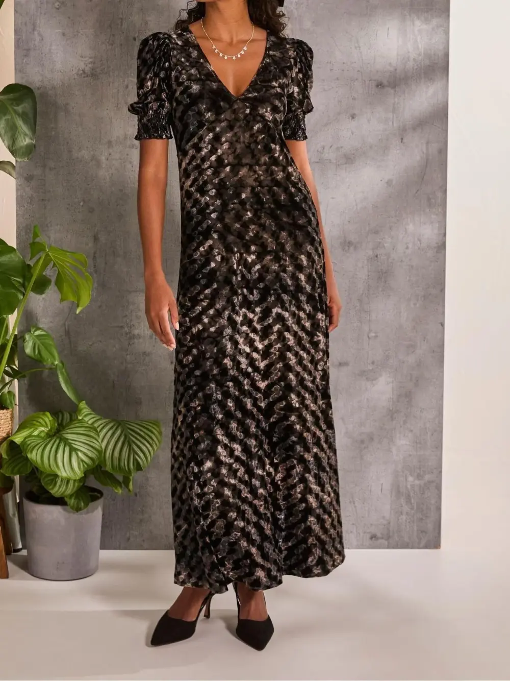 Mia Black Hammered Velvet Midi Dress