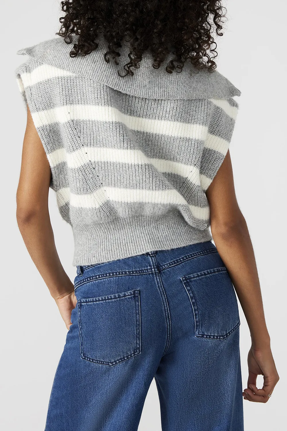 SLEEVELESS SWEATER GREY