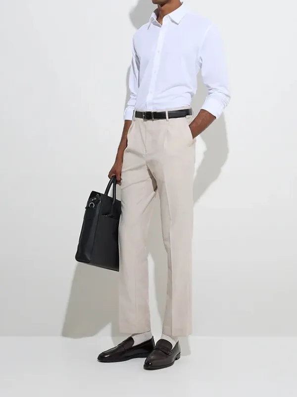 Man's Formals White Solid Slim-Fit Shirt