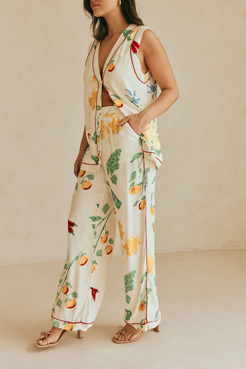 Floral Print Sleeveless Button Up Blouse