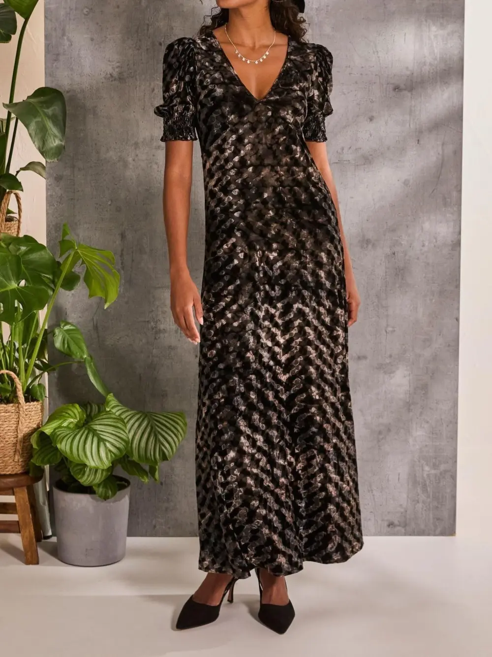 Mia Black Hammered Velvet Midi Dress