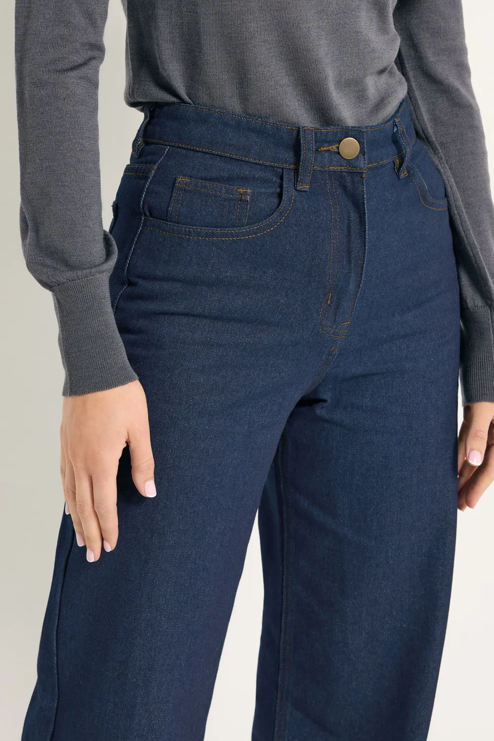 Classic High Rise Jeans with Side Pockets