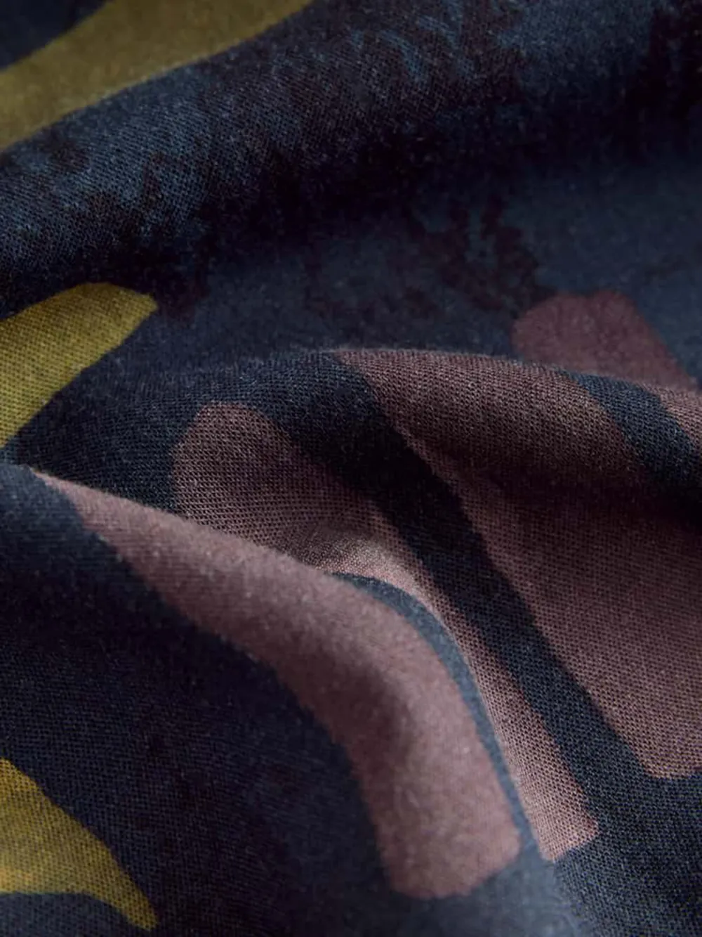 Artistic Printed Wide-Leg Pants Paired With Linen