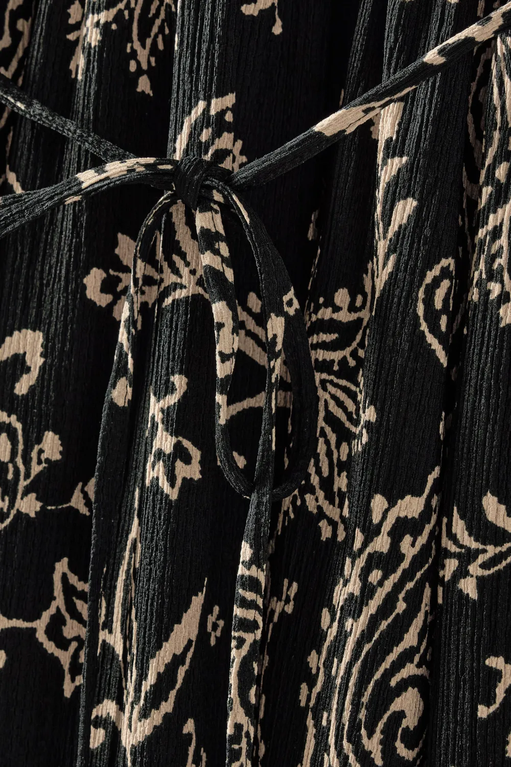 EVANS Curve Black Paisley Print Crepe Midi Dress