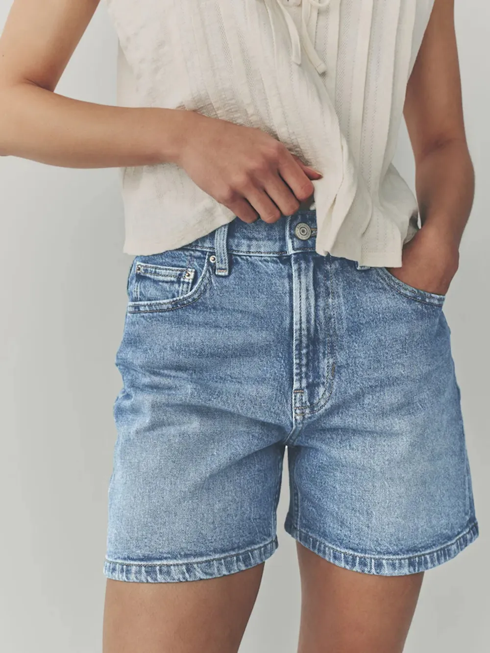 Classic Retro Slim-Fit Denim Shorts
