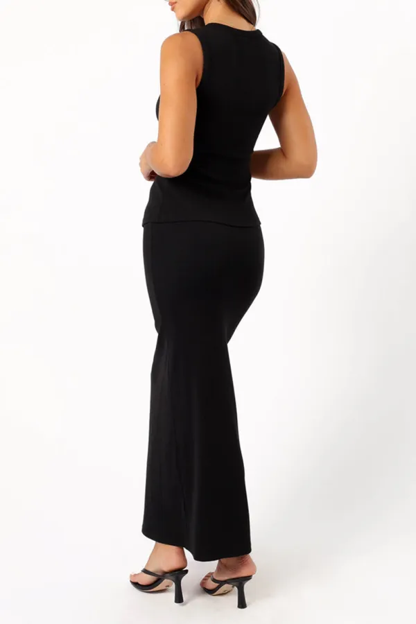 BLACK FIGURE-ENHANCING LONG SKIRT