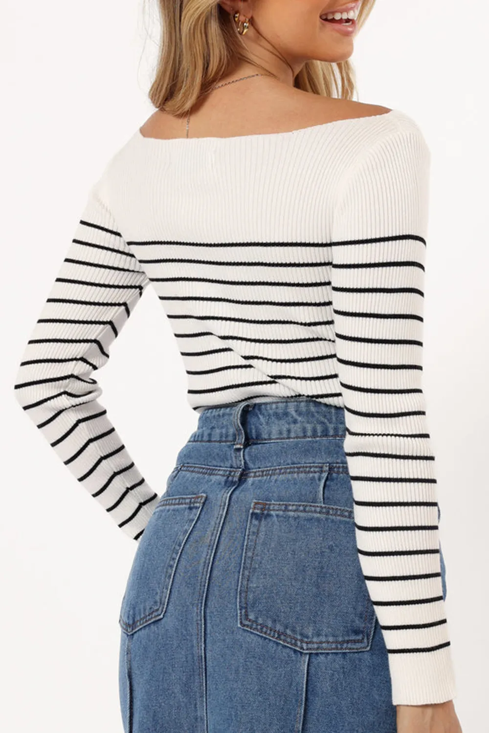 BLACK AND WHITE STRIPES KNIT TOP