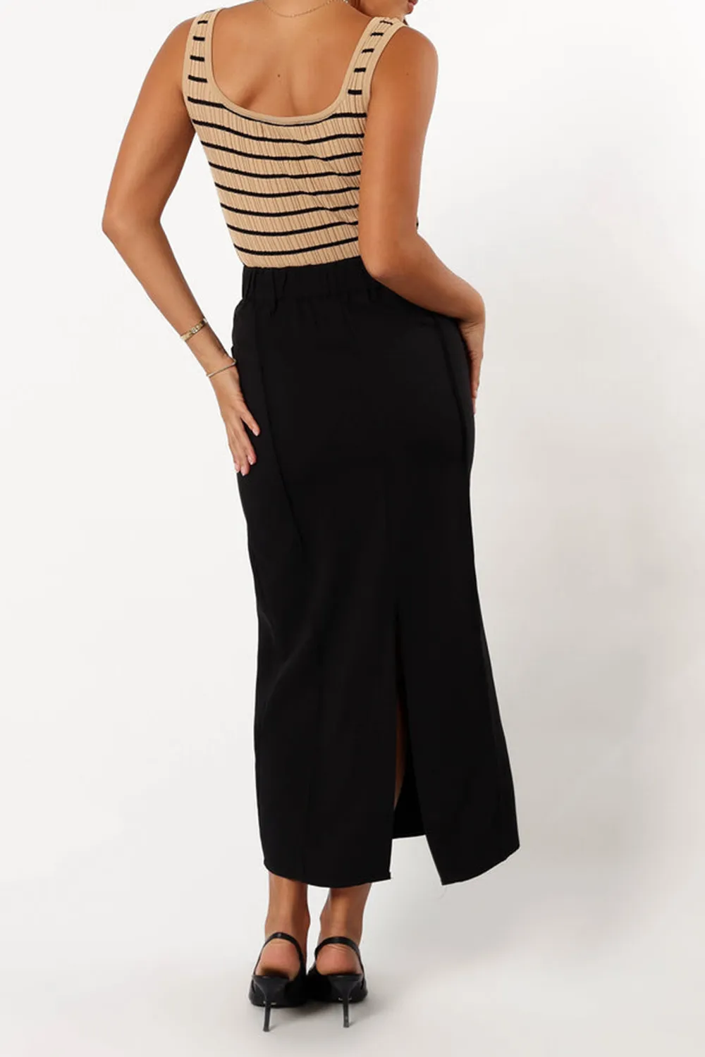 BLACK AND WHITE HIP SKIRT