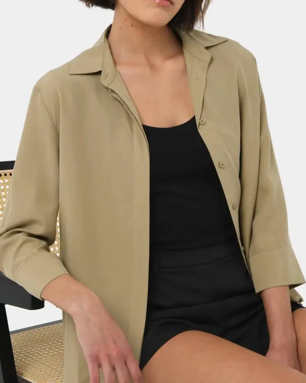 Spread Collar 3/4 Sleeve Shirt