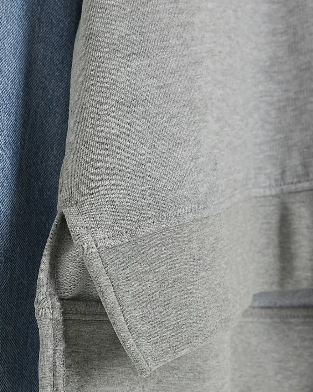 Designer Sleeve Round Neck Women's Sweatshirts