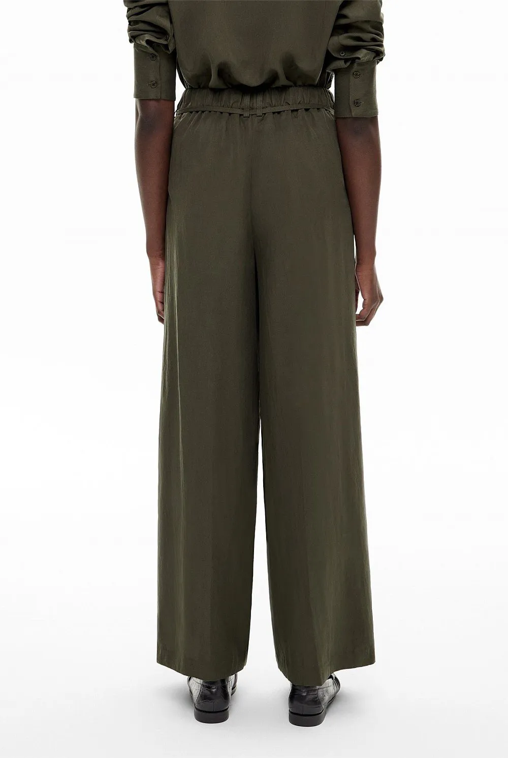 High-Waisted Slimming Wide-Leg Pants With A Belt
