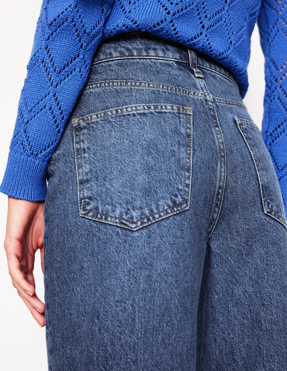 Mid Rise Relaxed Jeans