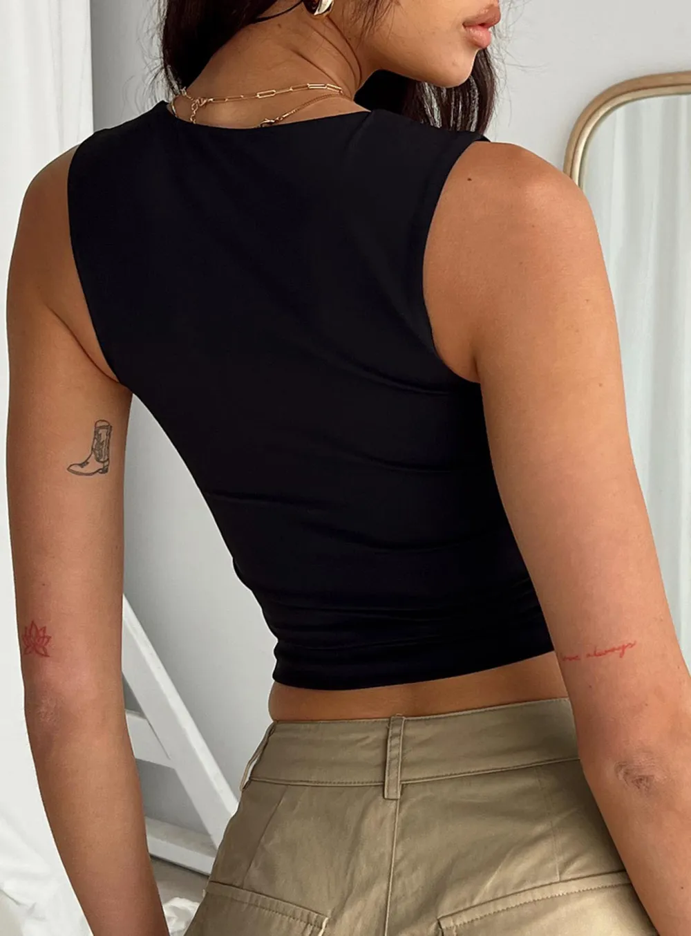 Scoop Neck Black Sleeveless Top