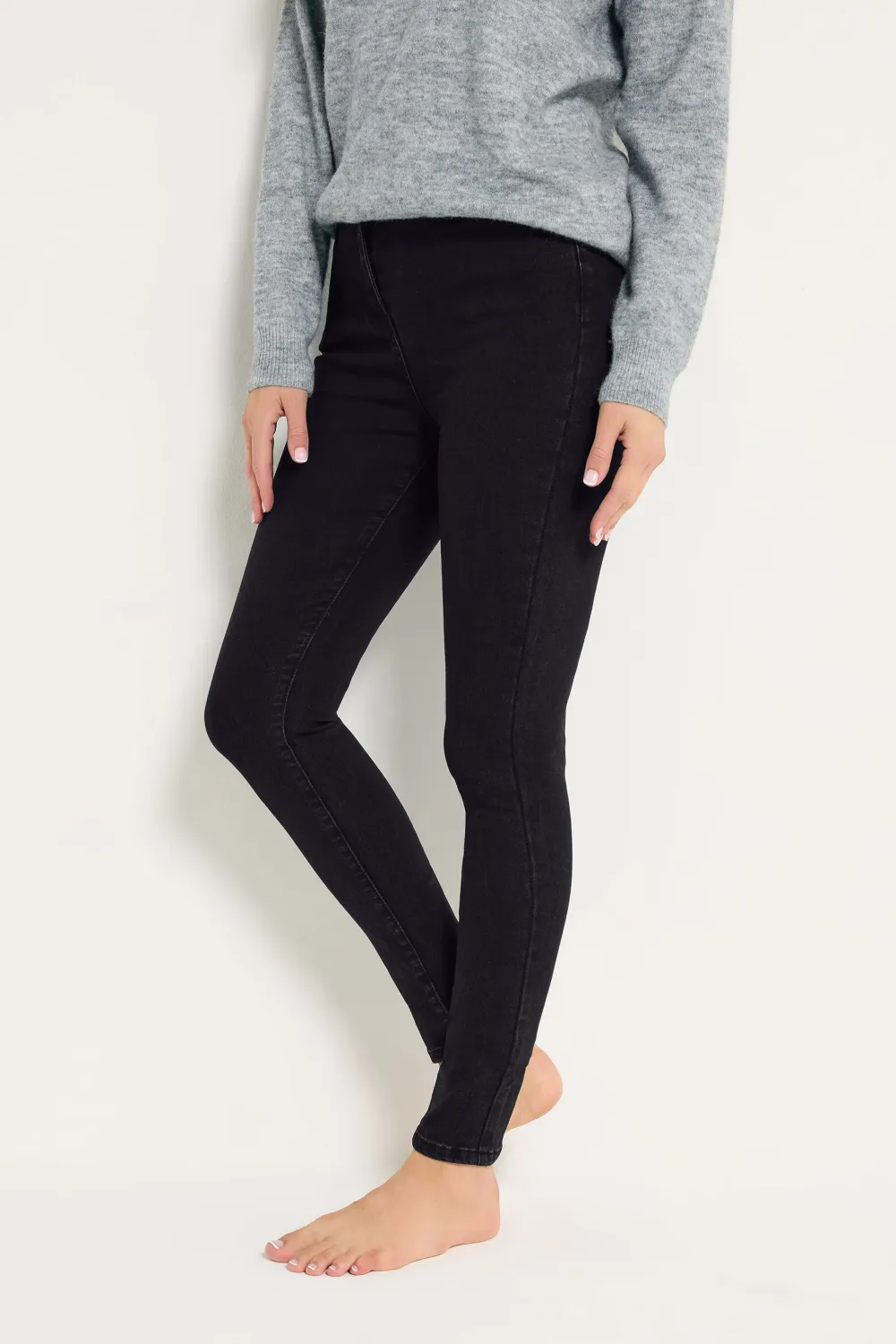 Pocketed Classic Skinny Jeans