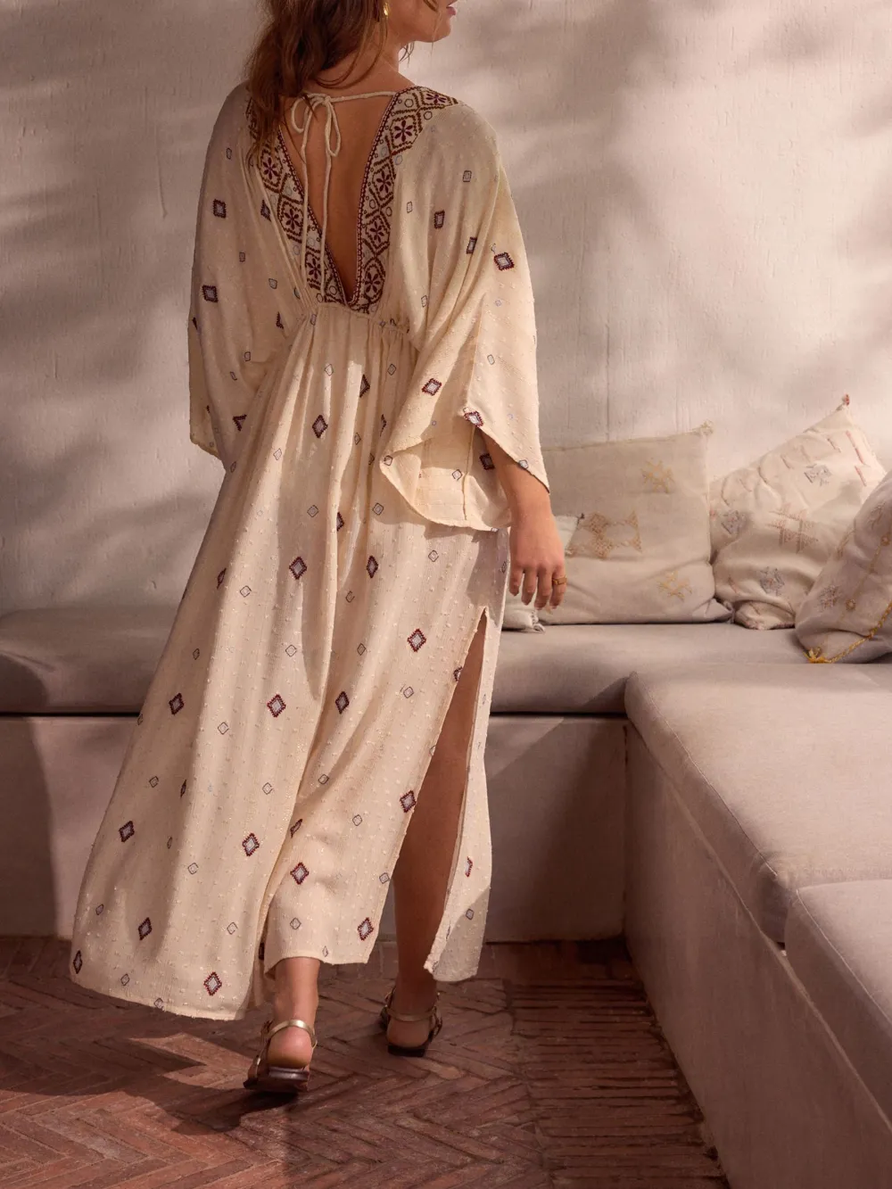 Long Front Cover Shirt With Pearl Necklace Tie