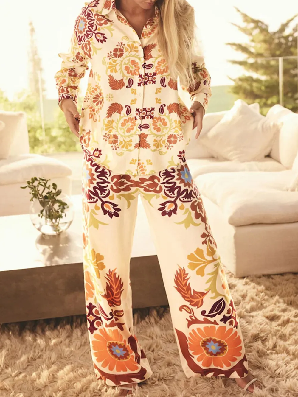 Artistic Printed Wide-Leg Pants Paired With Linen