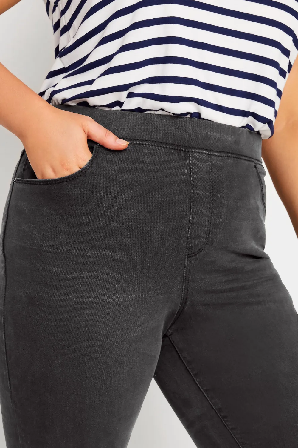 YOURS UNBEATABLE VALUE Curve Black Low Rise Jeggings