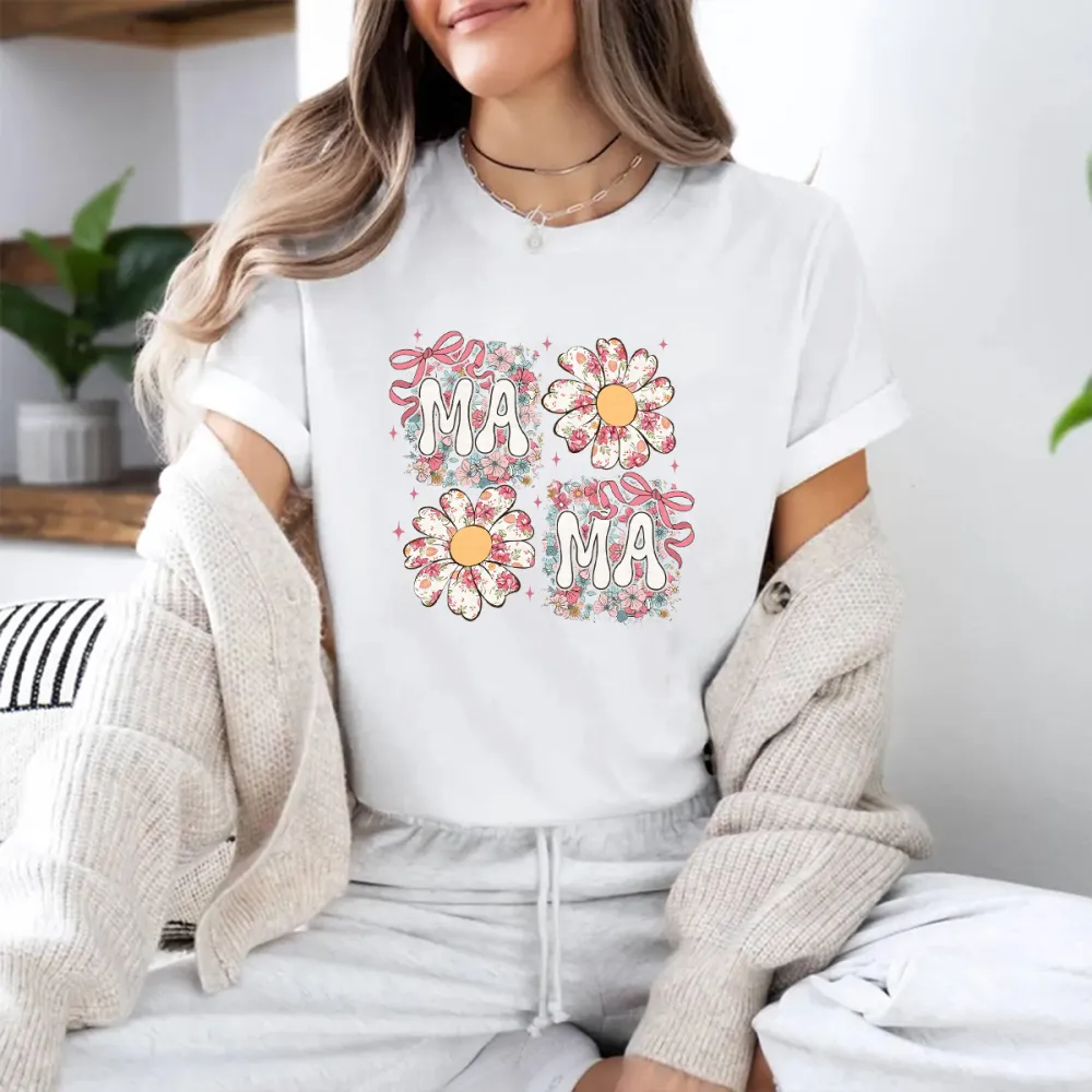 Mama, Casual T-Shirt With Daisy Flower Pattern With Pink And White Details.