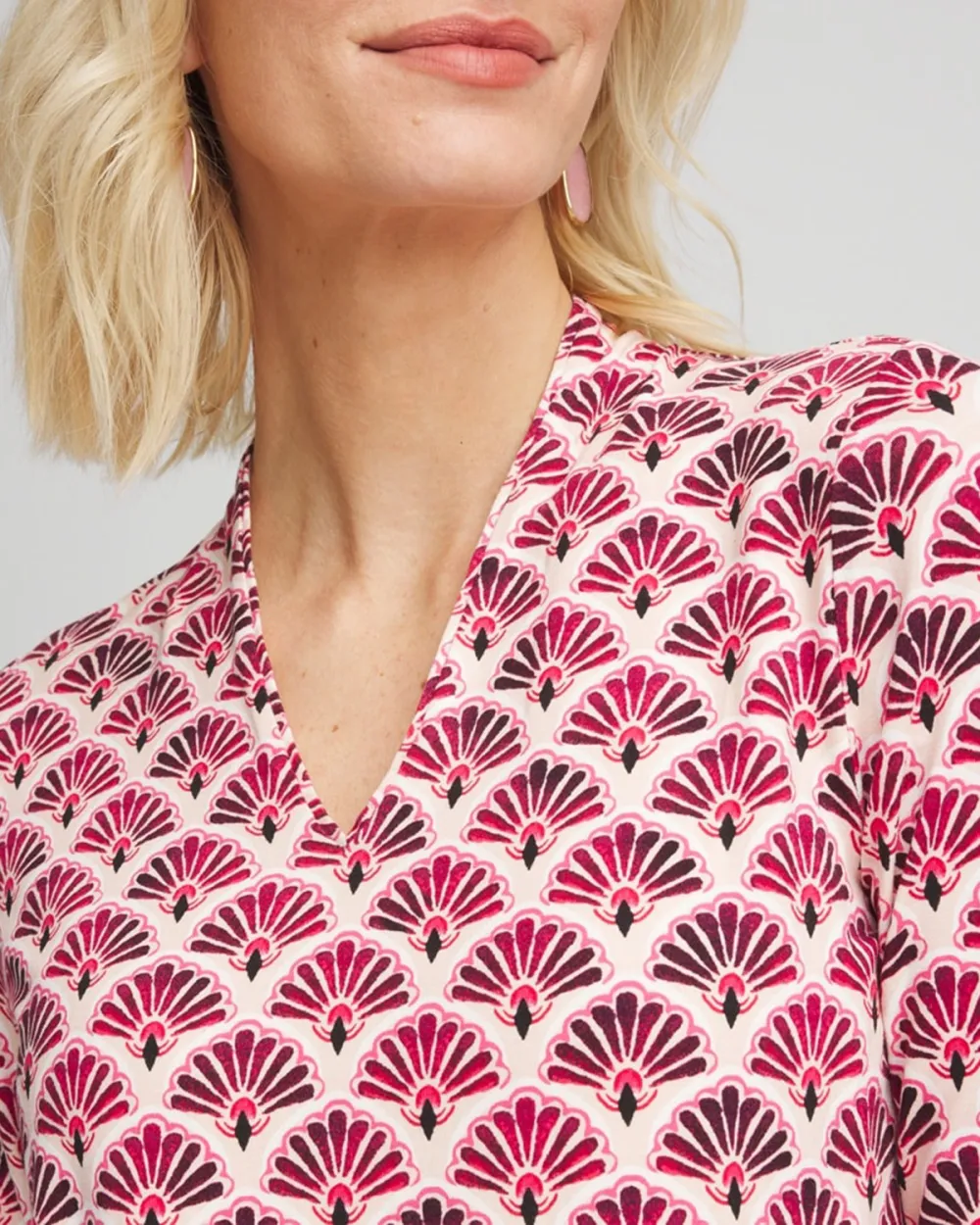 Fan Pattern V-Neck Tee