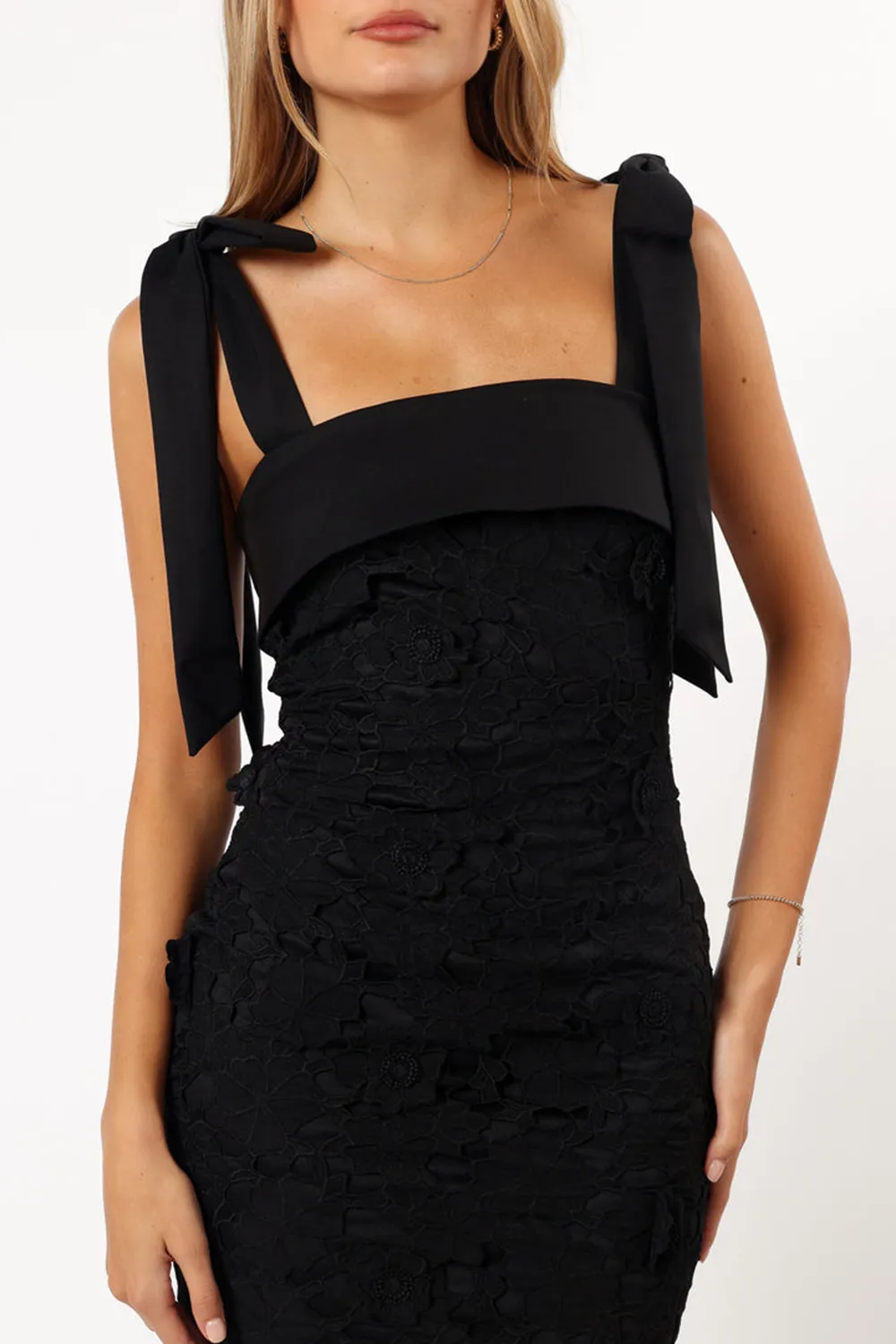 BLACK LACE DRESS
