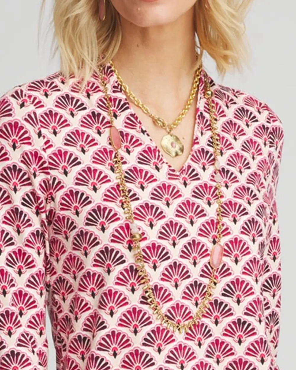 Fan Pattern V-Neck Tee