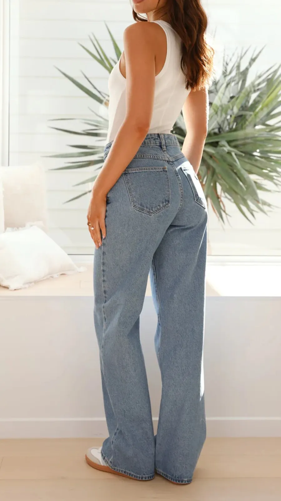 Mid-Rise Loose-Fitting Jeans