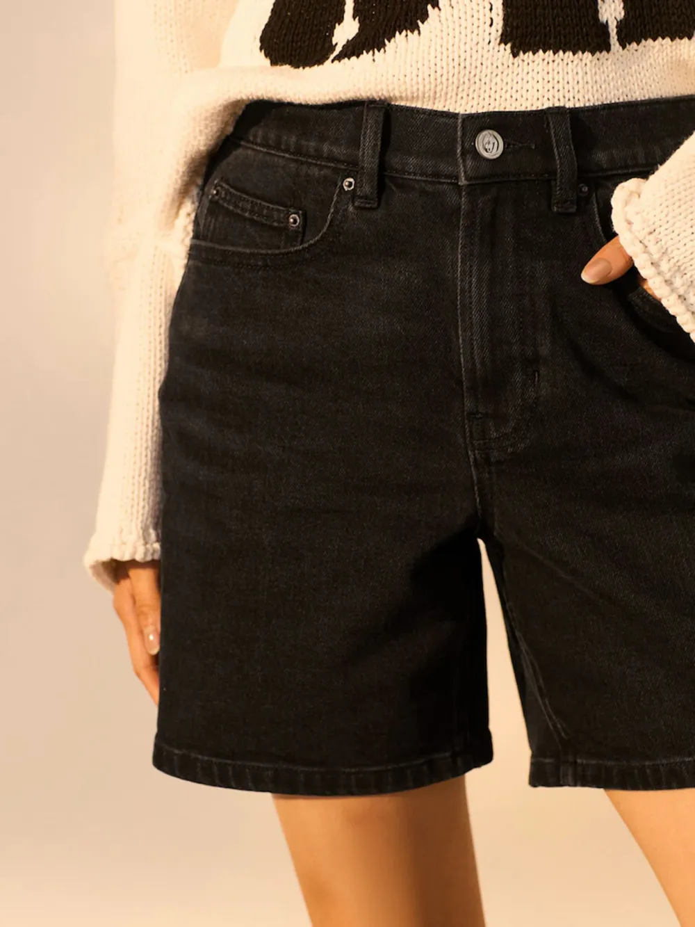 Classic Retro Slim-Fit Denim Shorts