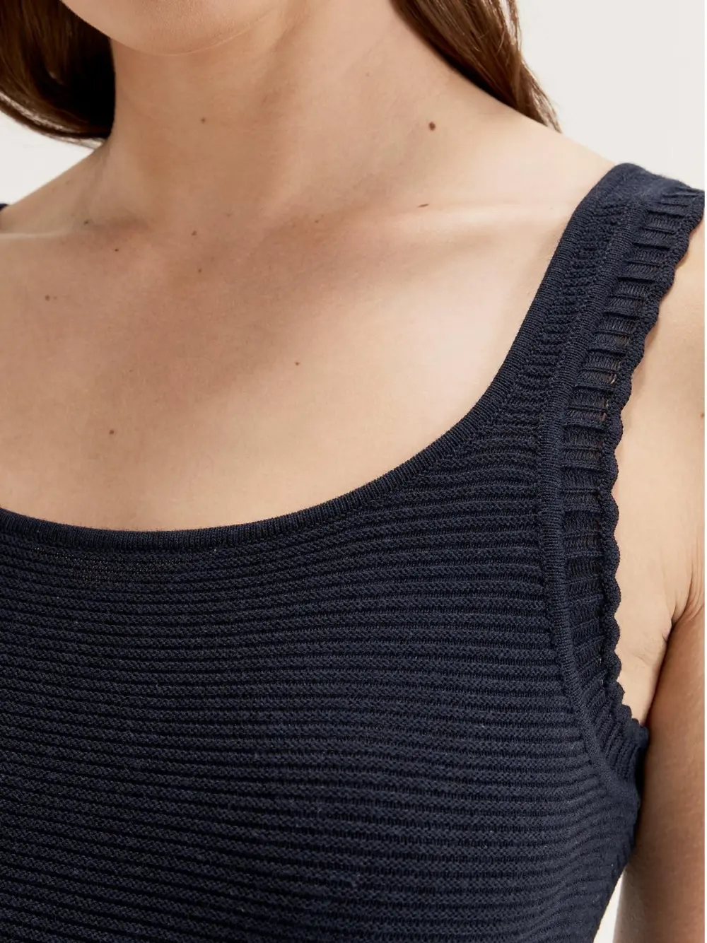 Mercerised Cotton Scoop Neck Tee in Black