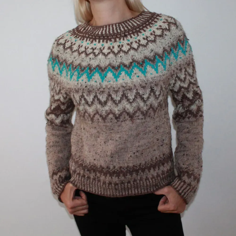 Iceland Contrast Wave Jacquard Crew Neck Sweater