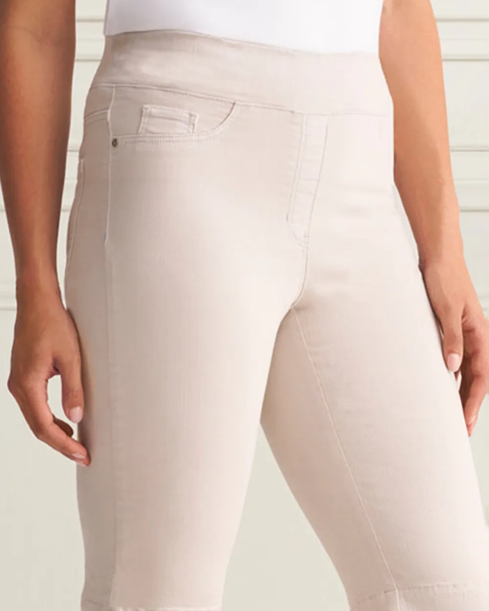 Twill Elastic Waist Knee Length Shorts