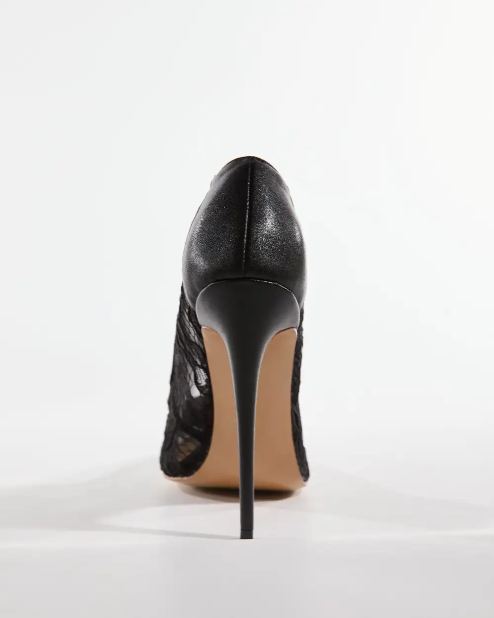 Lace Pumps in Black