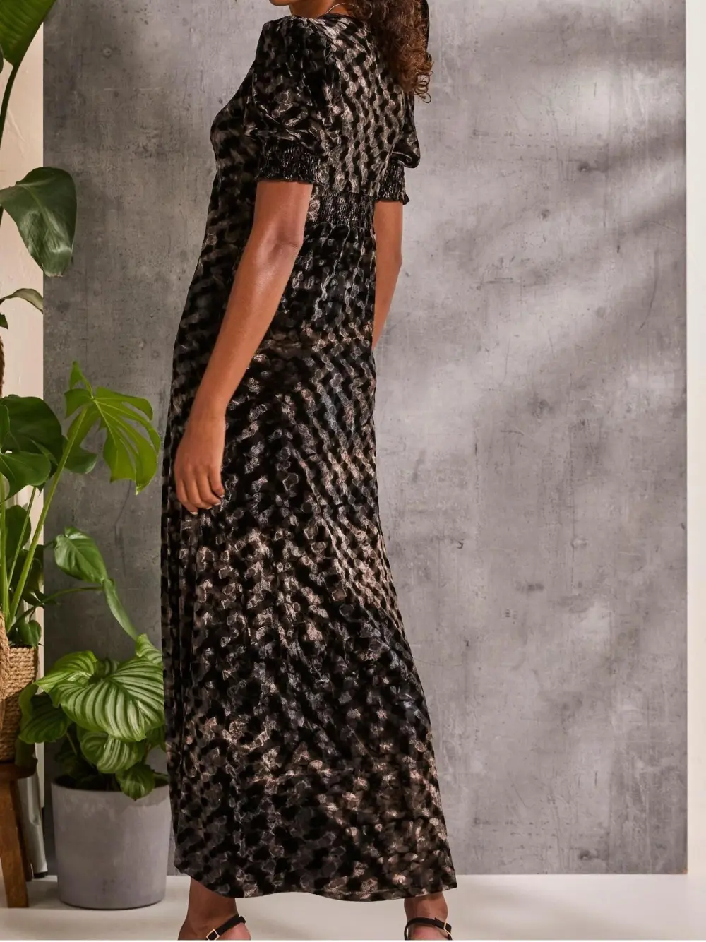 Mia Black Hammered Velvet Midi Dress