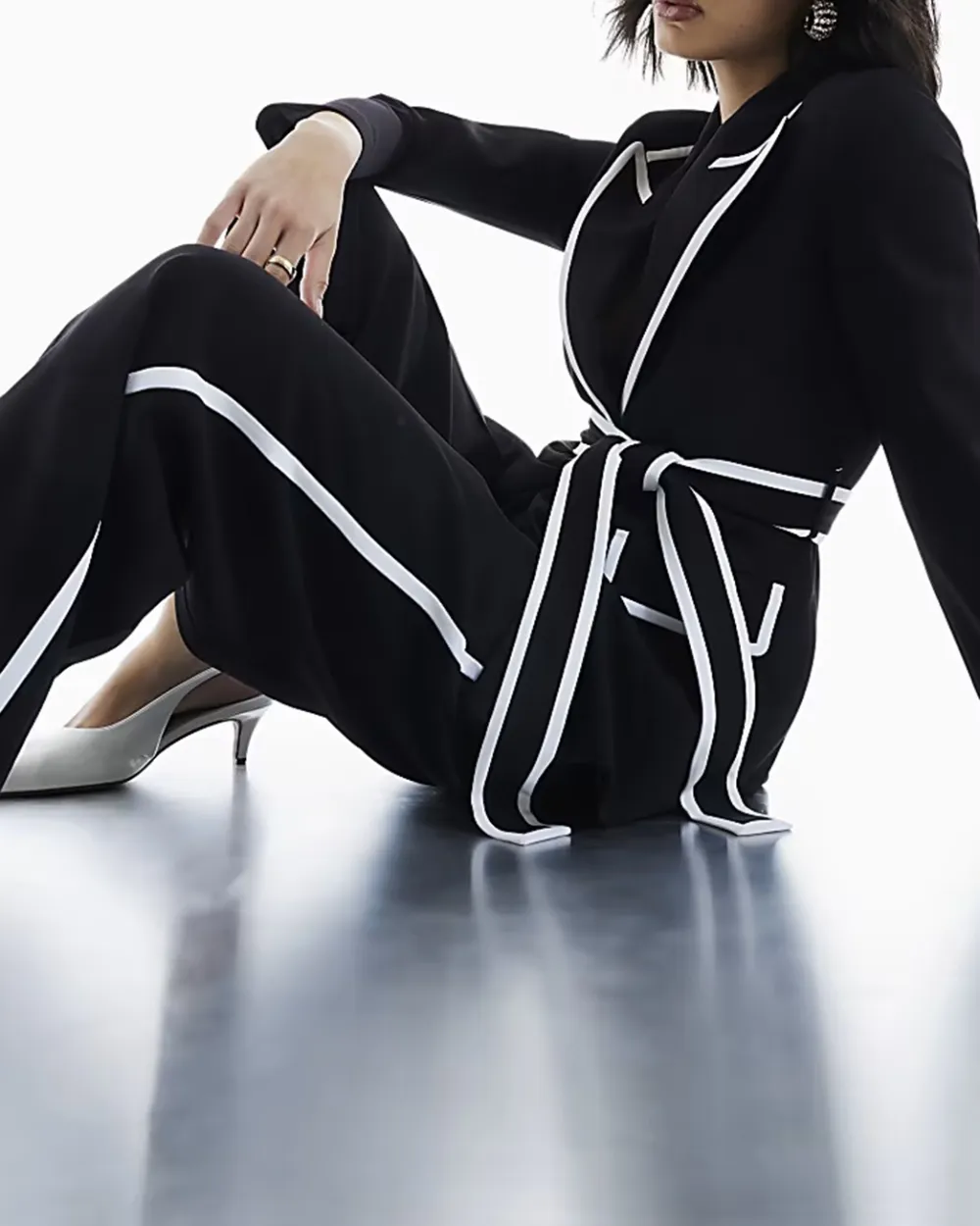 Women's Belted Blazer In Contrasting Colours