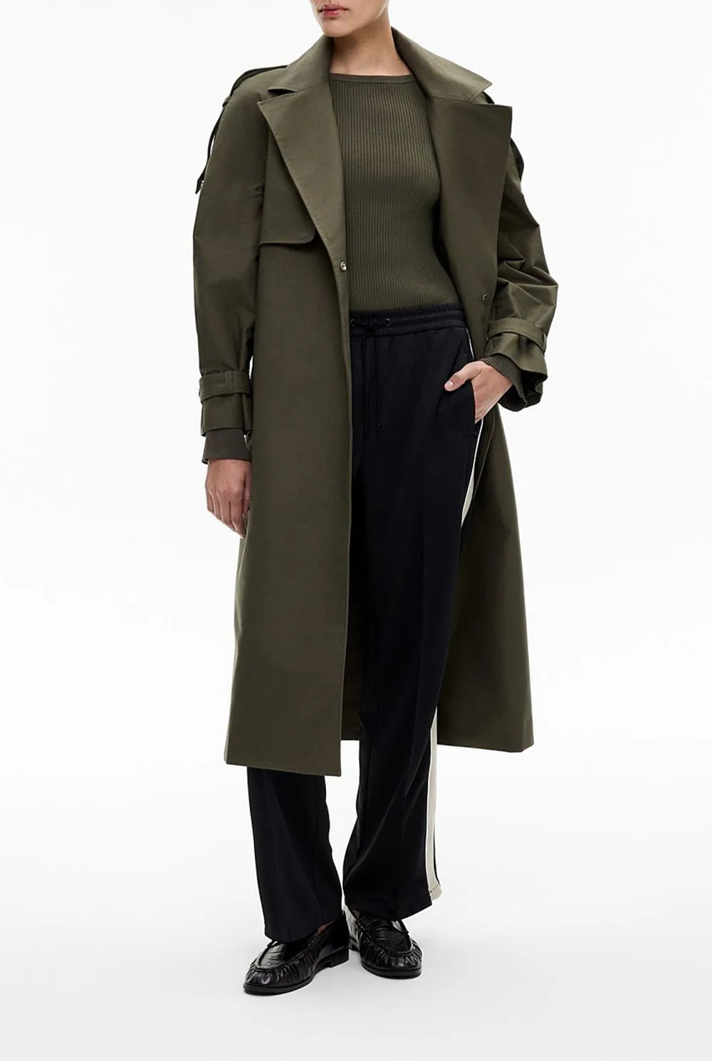 Fitted And Warm Knitted Sweater With Boat Neck