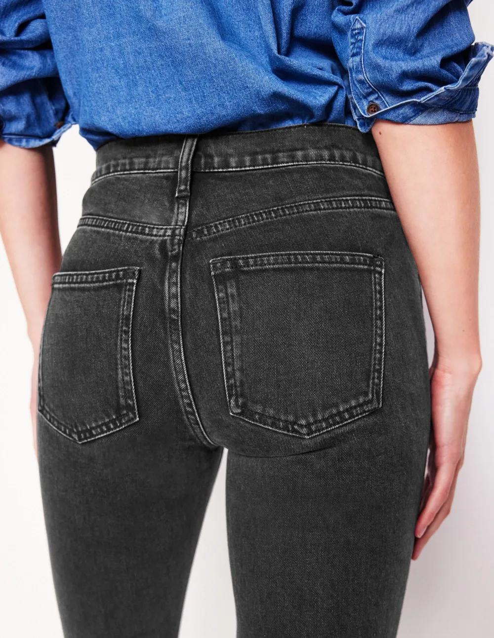 Girlfriend Jeans -Washed Black