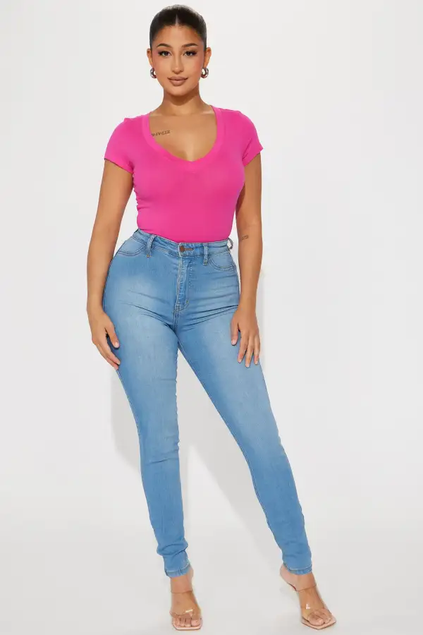 Carla Basic V Tee - HotPink